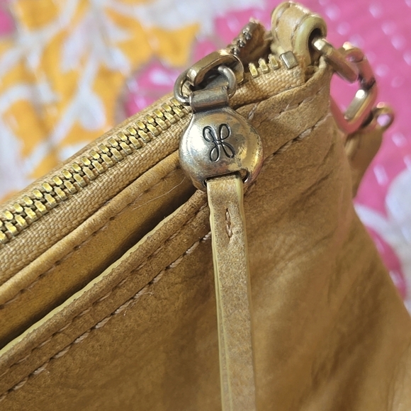 HOBO Darcy Convertible Wristlet - Picture 8 of 16